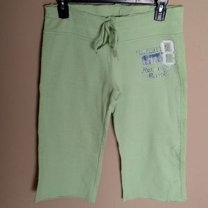 NWOT Lei size small Capris